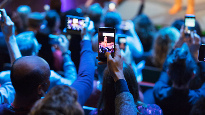 Support 5G-Related Business Growth with a DC-to-AC Power Inverter image